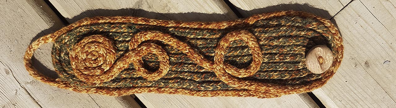 cropped: green/gold i-cord mug-hug